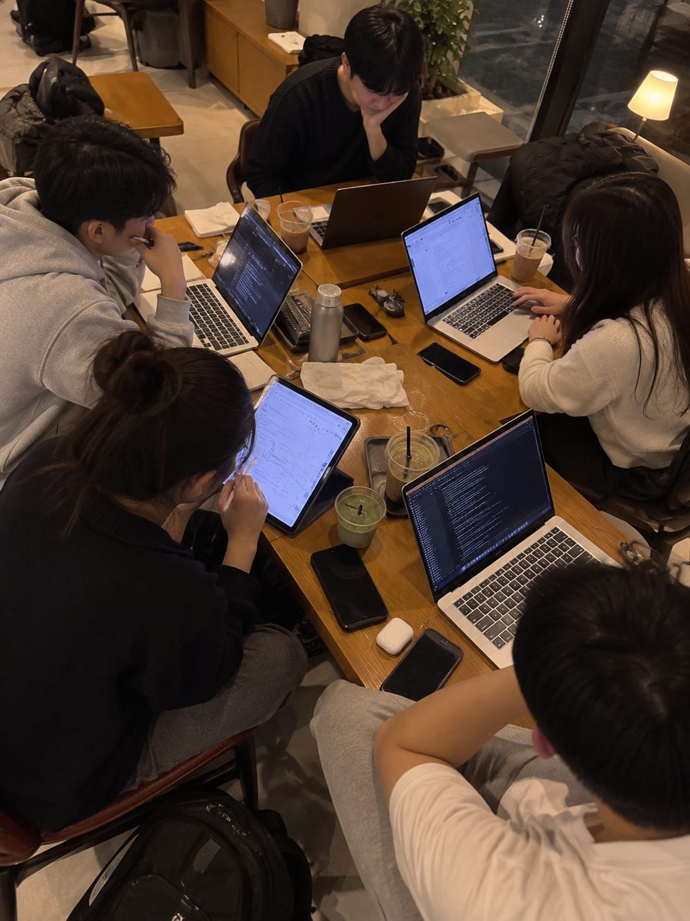 지원 전략을 세우는 구직자